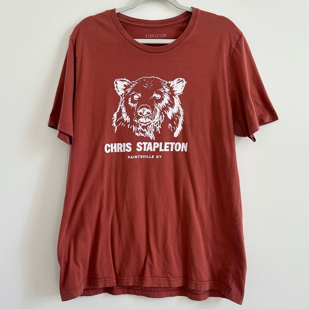 Chris Stapleton Paintsville KY Bear Graphic Tee in Burnt Red sz XL Short Sleeves